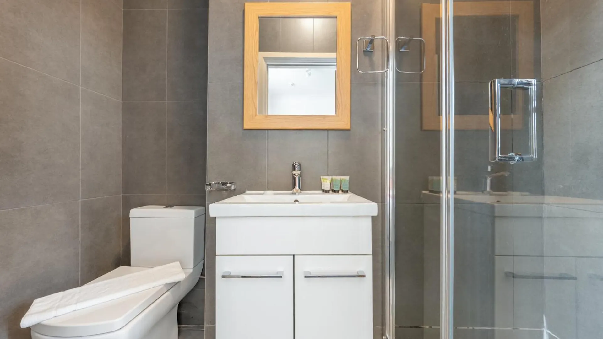 Ryam Suites London Bed & Breakfast